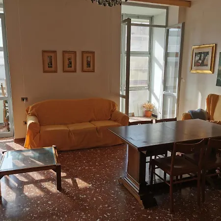 Appartamento In Pieno Centro דירה